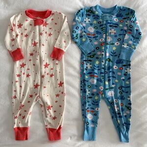 Hanna Andersson Lot: Two Baby Footies